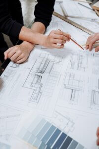 Plans d'architecte et échantillons de couleur